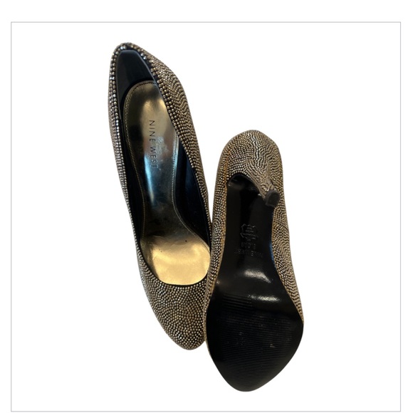 New Nine West gold stud shoes - Picture 3 of 4